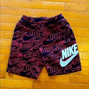 Boys Nike shorts. Size L. Good condition